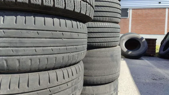 Jos nyppii nastat pois, voiko renkailla ajaa kesällä? Näin rengasliikkeet ja autokorjaamo vastaavat