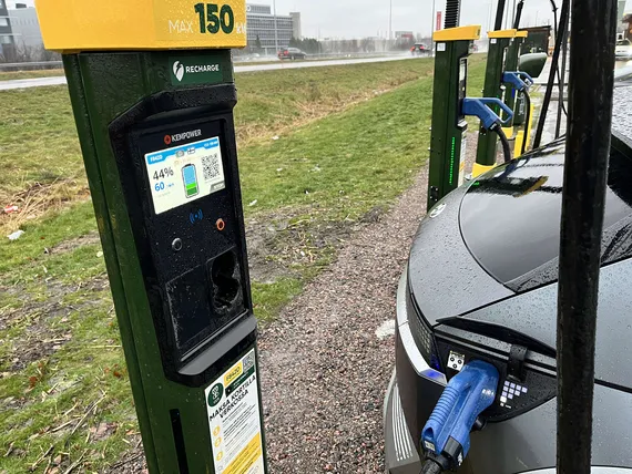Suomalaisesta jättidatasta selviää: Nämä sähköautot lataavat kylmässä erityisen huonosti