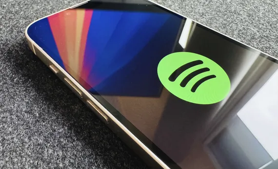 Ei riviäkään käsin kirjoitettua koodia joulun jälkeen – Spotifylta kova väite