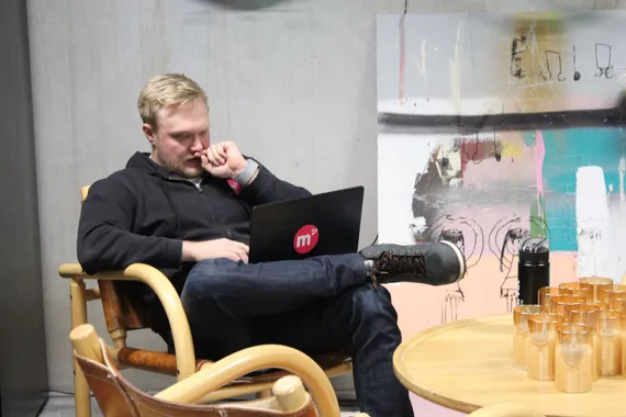 ”Emme käsitä työntekijöitämme numeroina” – It-konsulttiyhtiö taistelee penkkiaikaa vastaan