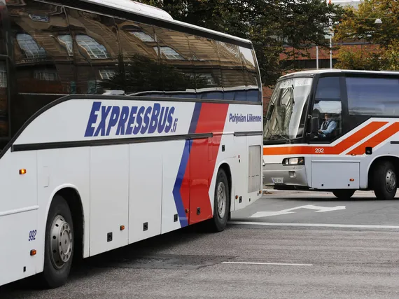 Bussit ovat tärkeä osa matkaketjua, siksi ala kaipaa koronatukea |  Kauppalehti