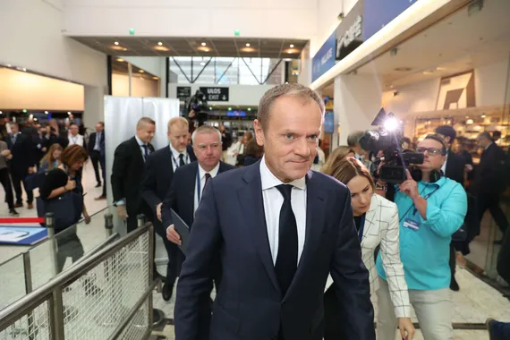 Eurooppa-neuvoston puheenjohtaja Tusk antoi vihjeitä keille huippuvirkojen  tulisi mennä | Kauppalehti