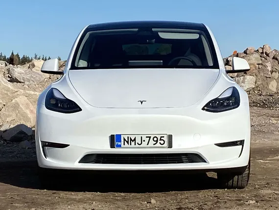 Teslan uutuus tarjoaa isosti tilaa – Model Y on kuin pulleaksi puhallettu  Model 3 | Kauppalehti