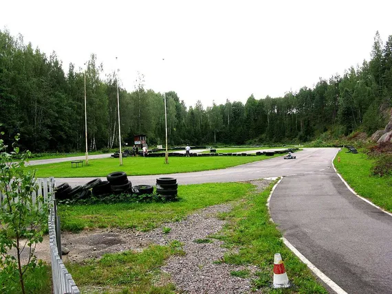 Jawa vauhditti Suomen ensimmäistä kartia – katsastusaseman kenttä sekä  parkkialue toimivat alkuaikoina ratoina | Tekniikka&Talous