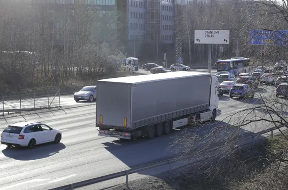 Voisiko kilometrivero olla korkeampi taajamissa autoileville?