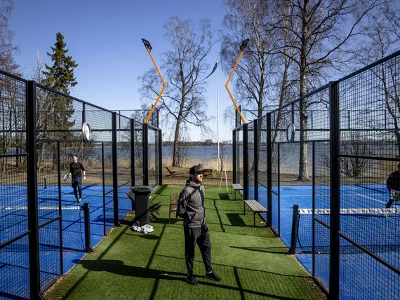 Nevaksen pihapiiri uudistuu - asfalttia ja padel-kenttiä tulossa