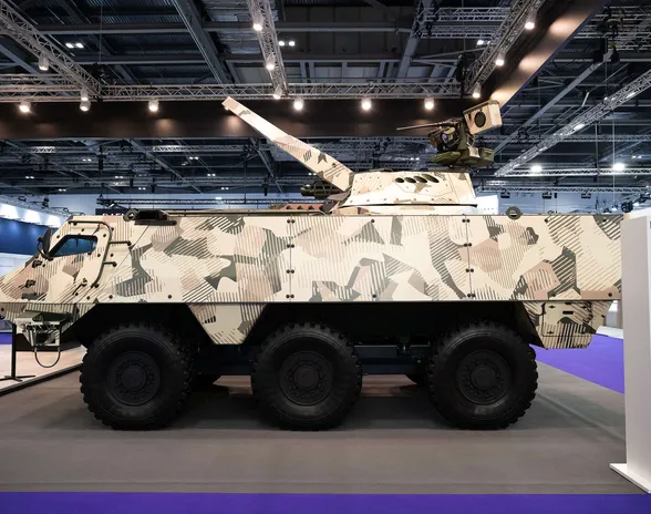 Patrian 6x6-ajoneuvo DSEI-puolustusteknologiamessuilla Lontoossa oli varustettu Nemo-kranaatinheittimellä.