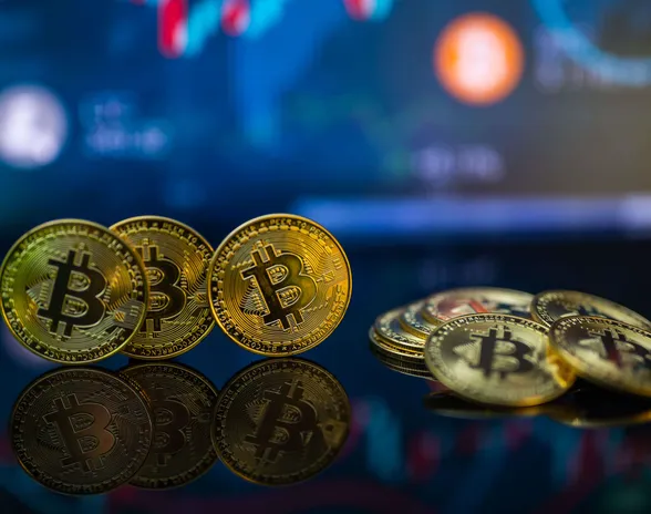 Analyytikko uskoo bitcoinin arvon nousevan yli miljoonaan dollariin.