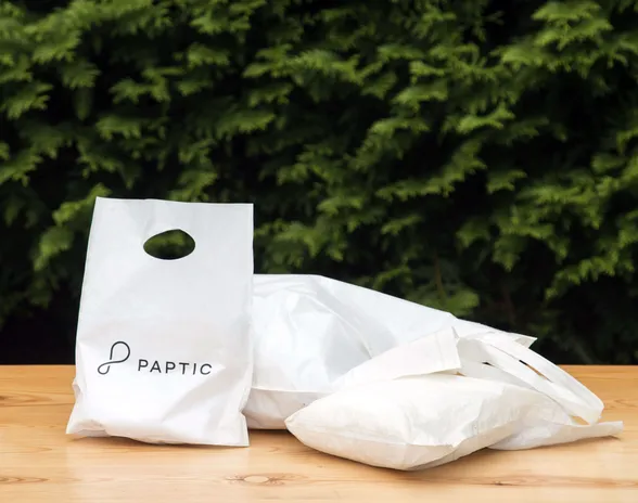 Paptic on kehittänyt muovittoman pakkausmateriaalin, jonka voi kierrättää kartonkina.