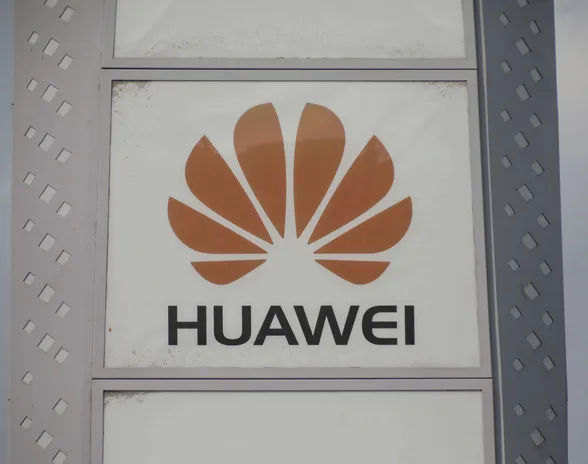 Huawei on maailman tunnetuimpia laitebrändejä. Sen tuotevalikoimaan kuuluu valtava määrä kuluttajaelektroniikkaa, kuten reitittimiä, puhelimia ja älylaitteita.