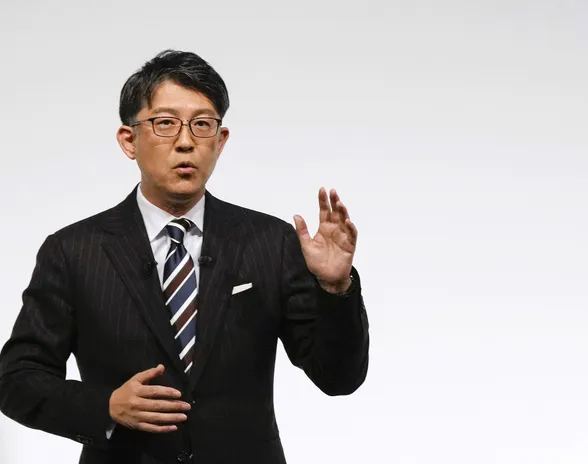 Koji Sato aloittaa Toyotan toimitusjohtajana 1. päivänä huhtikuuta. Sato esiintyi tiedotustilaisuudessa maanantaina 13.2.