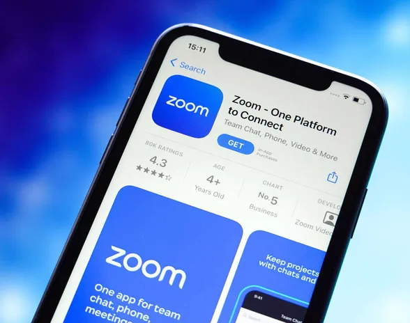 Etätyökalukehittäjä Zoomin toimitusjohtaja Eric Yuan haluaa työntekijät takaisin toimistolle innovoimaan ja väittelemään.