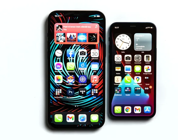 Kuvassa näkyy iPhone 12 Pro Maxin ja iPhone 12 Minin välinen kokoero.