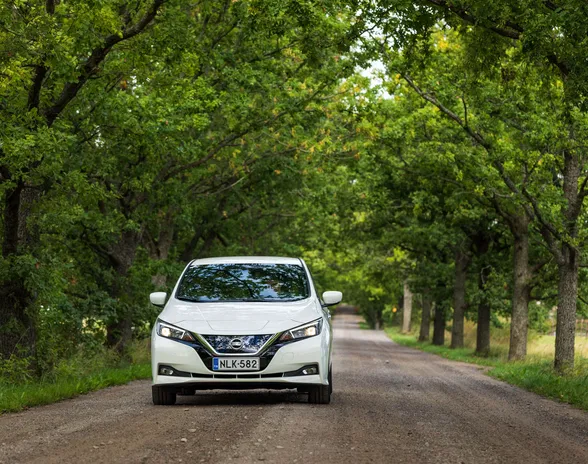 Nissan Leaf on yksi alle 30 000 eurolla irtoavista sähköautoista.