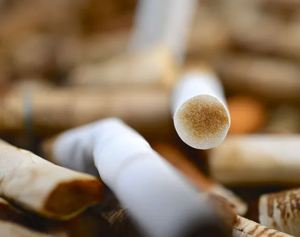 Jo aikaisemmat tutkimukset ovat raportoineet, että tupakointi liittyy kohonneeseen SAV-riskiin
