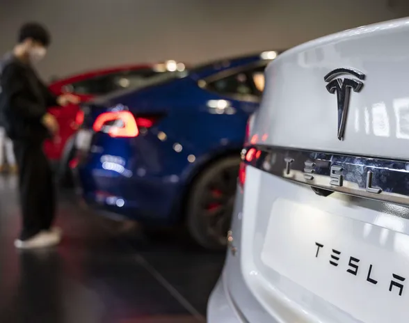 Teslan esitteli uusia mallejaan kansainvälisillä moottorimessuilla joulukuun 5. päivä Hongkongissa.