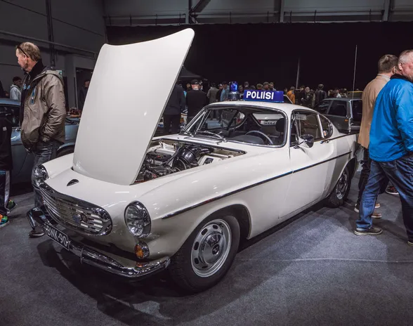 Suomen poliisin autona 60-luvulla toiminut Volvo P1800 oli esillä Classic Motor Showssa.