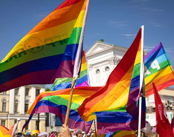Tänä vuonna Pride-kuukautta vietetään kesäkuun ajan. Helsinki Pride  -tapahtuma huipentuu 26. kesäkuuta alkavaan Pride-viikkoon.