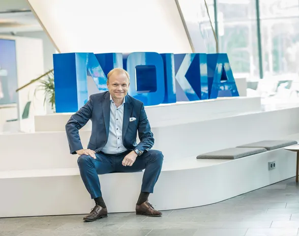 Nokian Pekka Lundmark arvelee 6g:n tulevan yleiseen käyttöön vuoden 2030 tienoilla ja silloin nykyisen kaltainen älypuhelin on jo jäämässä taka-alalle.