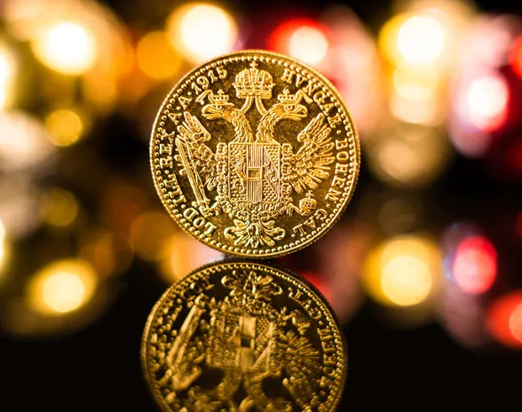 Kuvassa kultaraha Itävalta-Unkarista reilun sadan vuoden takaa.