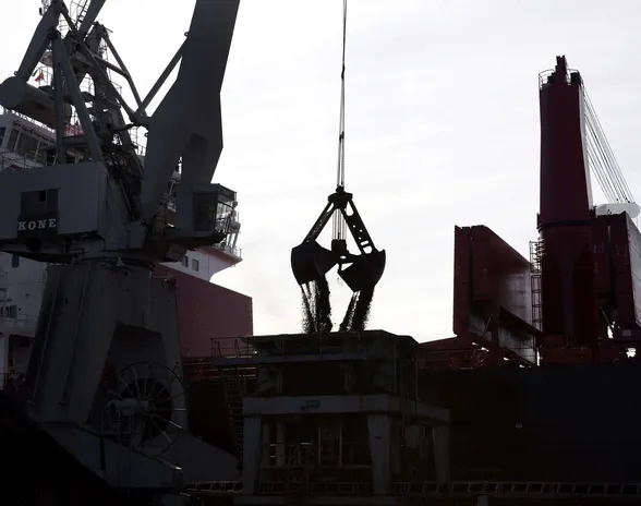 ESL Shippingin Arkadia-laiva kykenee kuljettamaan 56 372 tonnia ja 70 505 kuutiometriä irtolastia viidessä erillisessä ruumassaan.