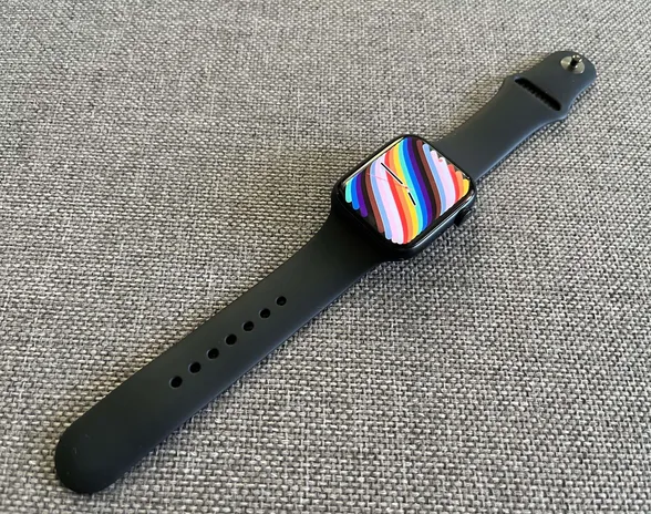 Apple Watch Series 8 -kellon ruutu ei ole ehkä kasvanut, mutta se on siitä huolimatta näyttävä. Näytön ympärille jää vain hyvin kapeat käyttämättömät alueet.