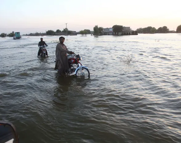 Tämä tulvakuva on lokakuulta Sindhin maakunnassa sijaitsevasta Shahin kaupungista Pakistanista.