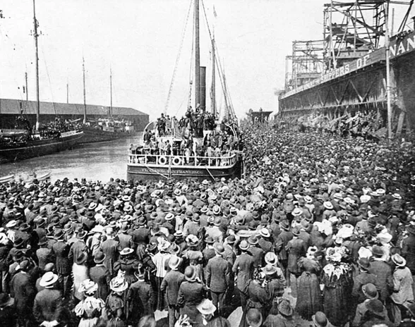SS Excelsior toi William Kuljun San Franciscoon. Pian laiva lähti taas pohjoiseen, ja Klondikeen matkustavilla oli silloin tuhansia saattajia.