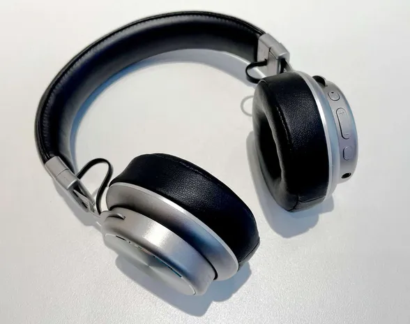 Kuten brändiin kuuluu, Silvercrest SBKP 1 A3 -bluetooth-kuulokkeet ovat 25 euron hinnallaan varsin edulliset.