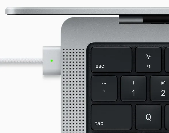 Magsafe 3 näki päivänvalon syksyllä 2021 uusien MacBook Pro -mallien julkistuksen yhteydessä.