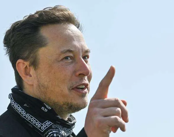Teslan toimitusjohtaja Elon Musk ei usko, että tekoäly voisi lähiaikoina auttaa yhtiötä autojen kokoamisessa