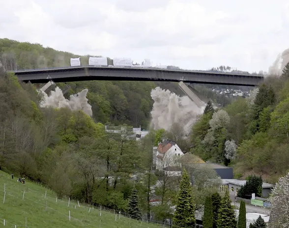 Rahmede-laakson silta räjäytettiin Saksassa sunnuntaina 7.5.