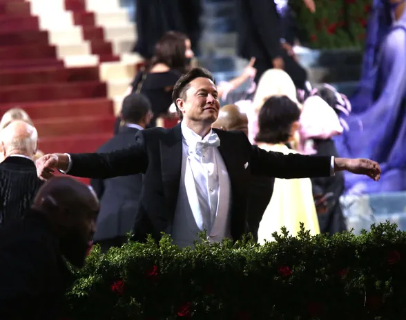 Elon Musk Met Galan America: An Anthology of Fashion -tapahtumassa 2. toukokuuta 2022.