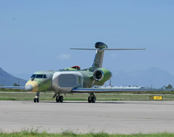 EC-37B Compass Call -kone kuvattuna Davis-Monthanin lentotukikohdassa Arizonassa elokuussa 2022.