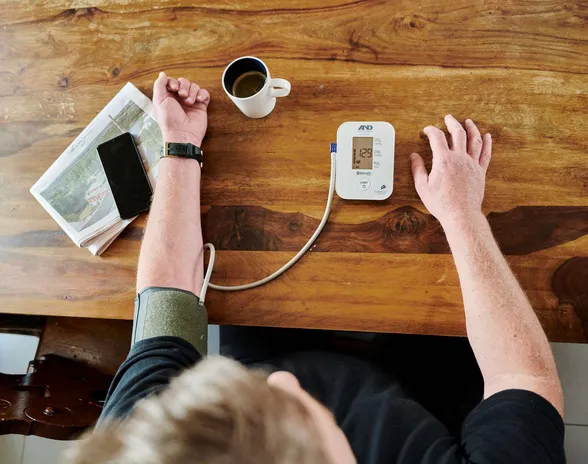 Palvelussa mukana olevat potilaat saavat kotiinsa Bluetooth-yhteydellä toimivat mittalaitteet, kuten pulssioksimetrin ja verenpainemittarin.