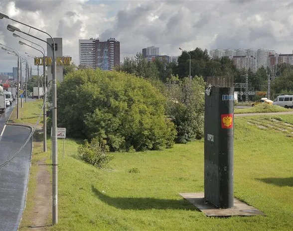 Venäjän valtiollisten hakkerien epäillään toimivan Himkin kaupungista käsin. Kaupunkiin johtavan tien varrella sijaitsee vuonna 2000 uponneen ydinsukellusvene Kurskin muistomerkki.