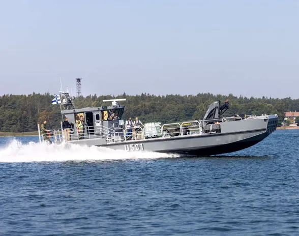 Ensimmäinen Utö-luokan vene otettiin vastaan ja kastettiin tiistaina Upinniemessä Kirkkonummella.