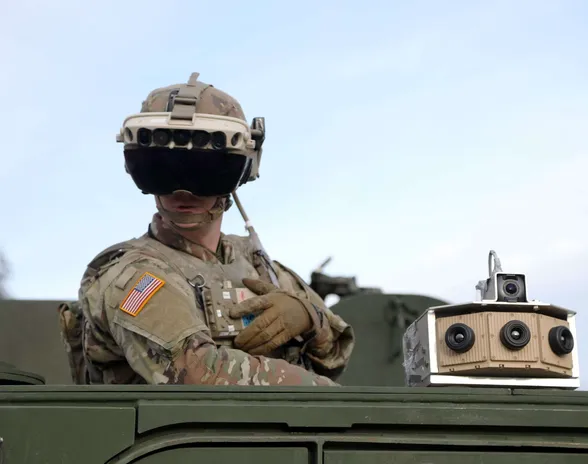 Microsoftin laseilla halutaan heads-up display -tyyppinen mahdollisuus maavoimien sotilaille.