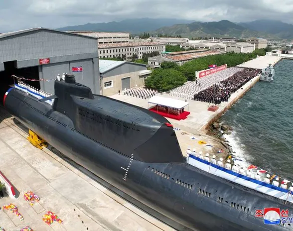 Pohjois-Korea on ohjussukellusvenettä rakentaessaan modifioinut vanhaa, 1950-luvulta peräisin olevaa neuvostodesignia.