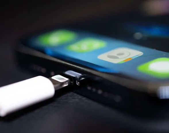 Apple on julkaissut uusia turvallisuusohjeita muun muassa iPhonen lataukseen liittyen.