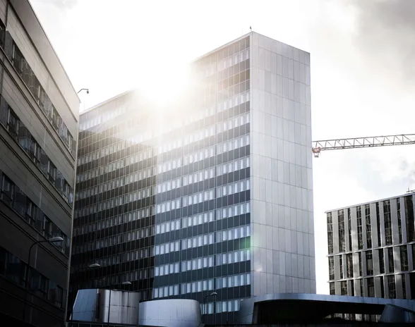 Apotin suurimmat omistajat ovat yliopistosairaala HUS, Helsinki ja Vantaa. Meilahden tornisairaala on osa HUS Helsingin yliopistollista sairaalaa.
