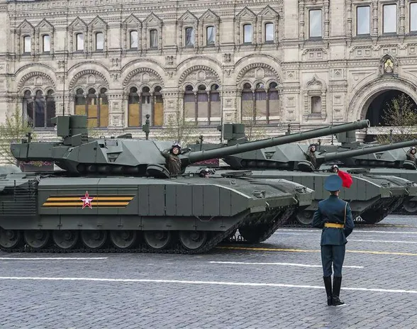T-14 Armata -taistelupanssarivaunuja Voiton päivän paraatissa Moskovassa toukokuussa 2022.