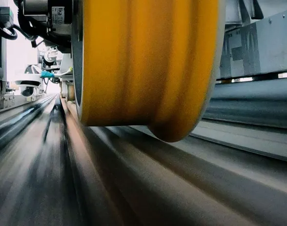 Testin aikana Nevomon juna leijui 20 millimetrin korkeudella raiteesta.