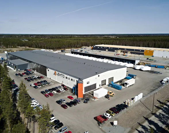 Leden Group muuttaa Sivistä Oulaisiin entiseen rakennuskonserni Lehdon kokoonpanohalliin. Sinne palkataan 200 ohutlevyteollisuuden työntekijää, joista osa voi siirtyä rakennusalalta.