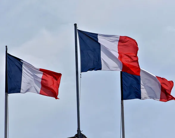 Ranskan oikeusministeri puolustaa lakia ja sanoo sen pelastavan ihmishenkiä.