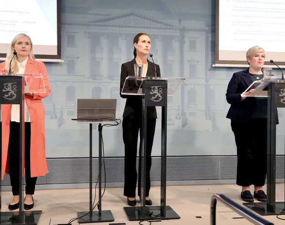 Maria Ohisalo (vihr), Sanna Marin (sd) ja Annika Saarikko (kesk) olivat torstaina kertomassa hallituksen budjettiesityksestä, joka petti monien toiveet.