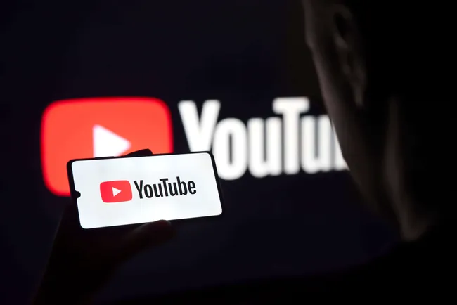 YouTube potkaisi äärioikeiston vahdit ulos, toivotti pian tervetulleiksi  takaisin | Tivi