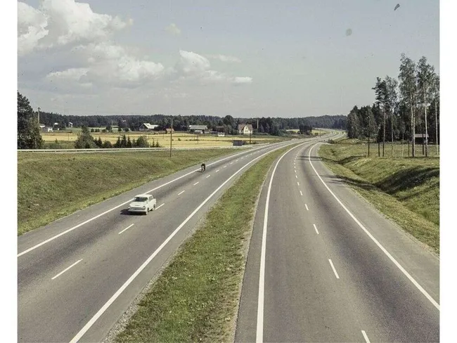 1970-luvulla julistettiin, että Suomen moottoritiet on nyt saatu valmiiksi,  autoilukin nähtiin väliaikaisena ilmiönä – Tällainen on Suomen  moottoriteiden historia | Tekniikka&Talous