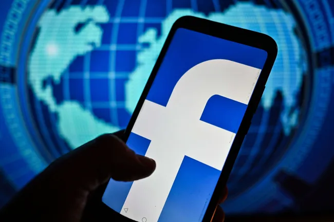 Facebook hyväksyy käsittämättömän väkivaltaista mainontaa – ”Ampukaa  heidät” | Tekniikka&Talous