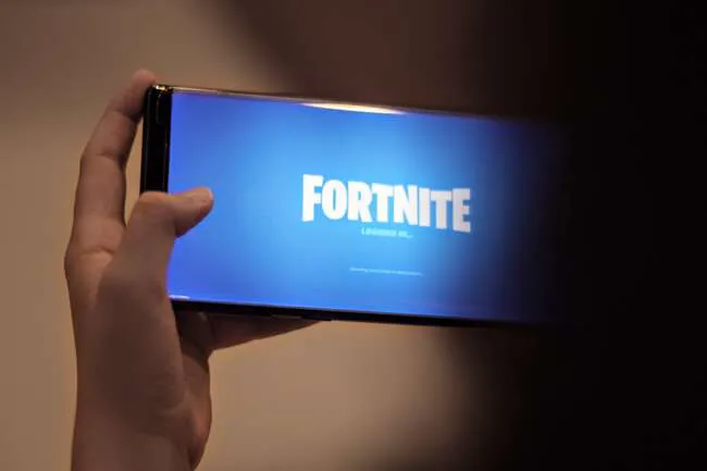 Fortnite sai kenkää App Storesta ja Google Play Storesta | Kauppalehti